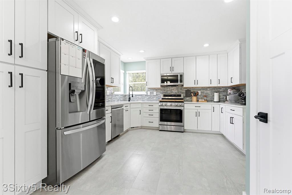33188 Mallard Drive, Rockwood, MI — Photo 12
