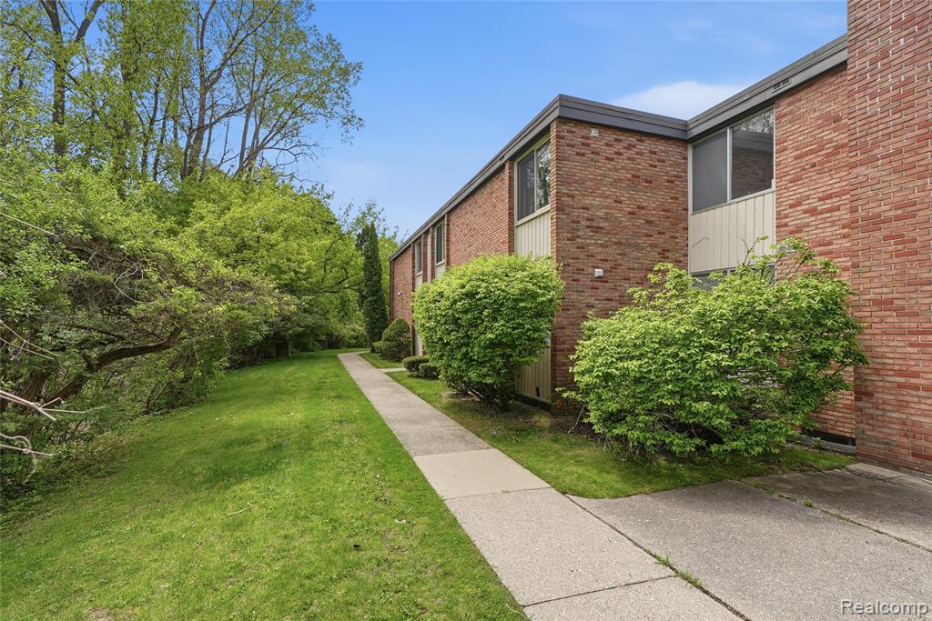 4041 W Maple Road, E203, Bloomfield Hills, MI 48301 — Photo 24