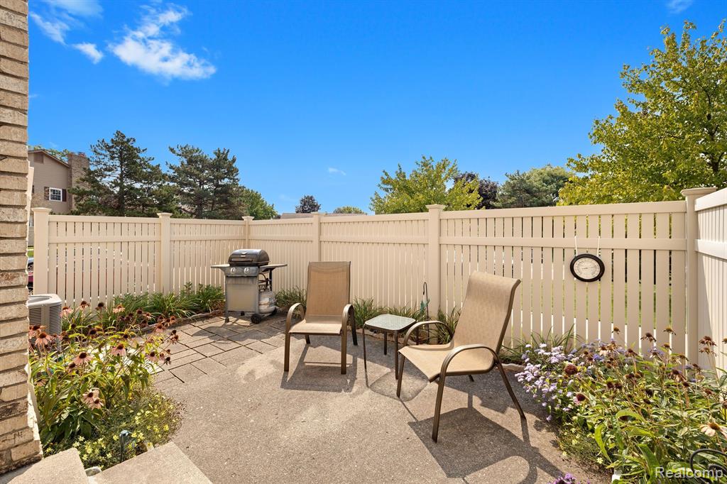 21226 W GLEN HAVEN Circle, Northville, MI 48167 — Photo 24