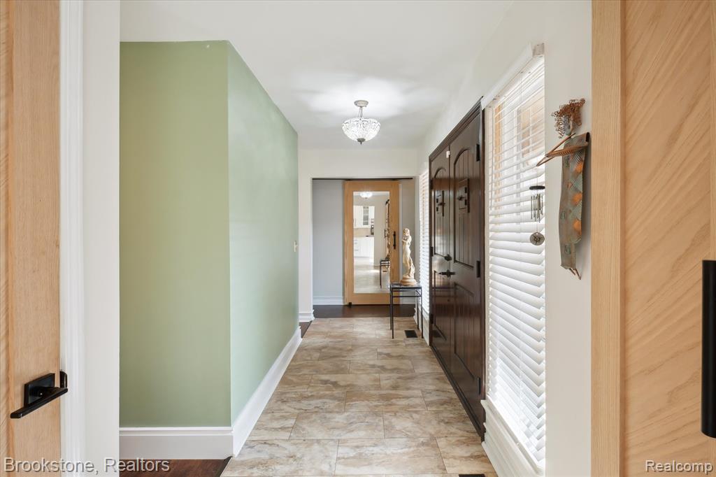 5195 Richard Run, West Bloomfield, MI — Photo 11