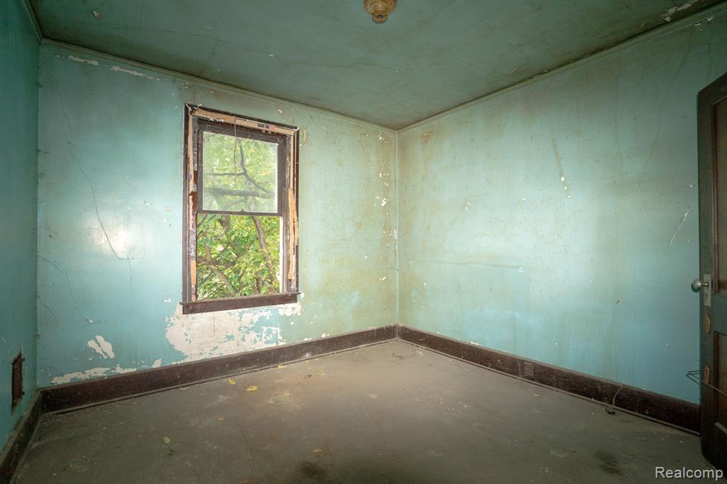 2574 Baldwin Street, Detroit, MI 48214 — Photo 13