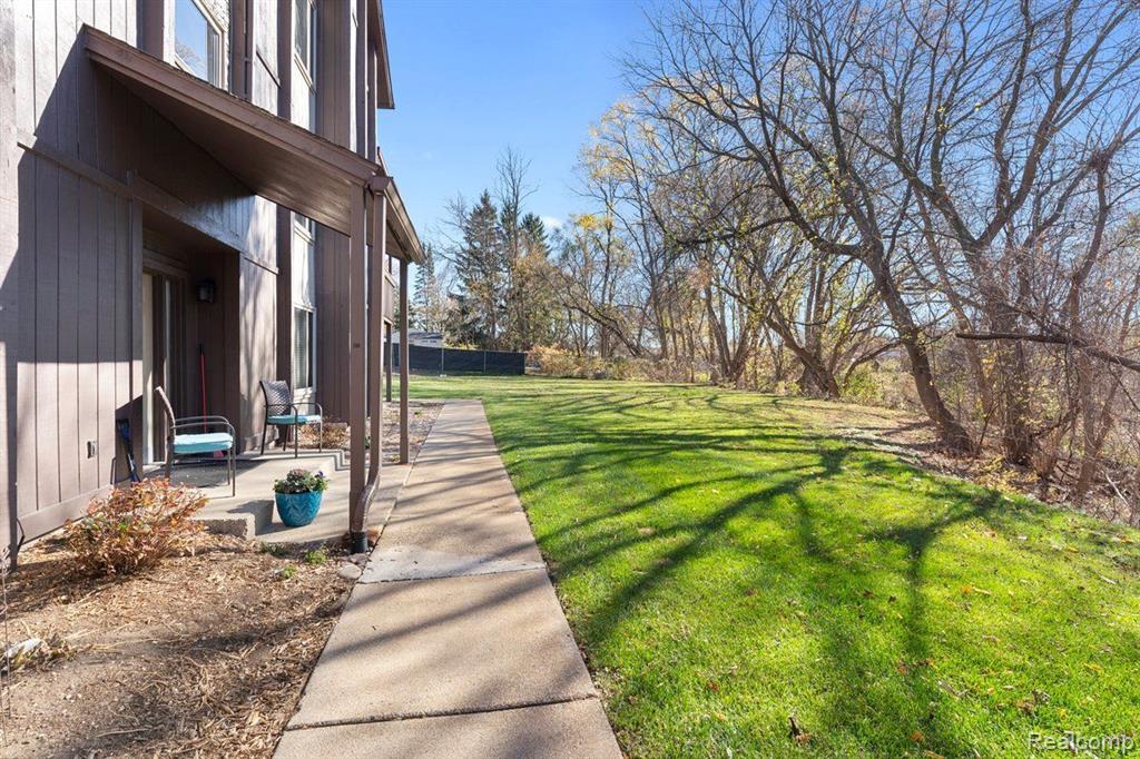 8365 PONTIAC LAKE Road, 11, White Lake, MI — Photo 21