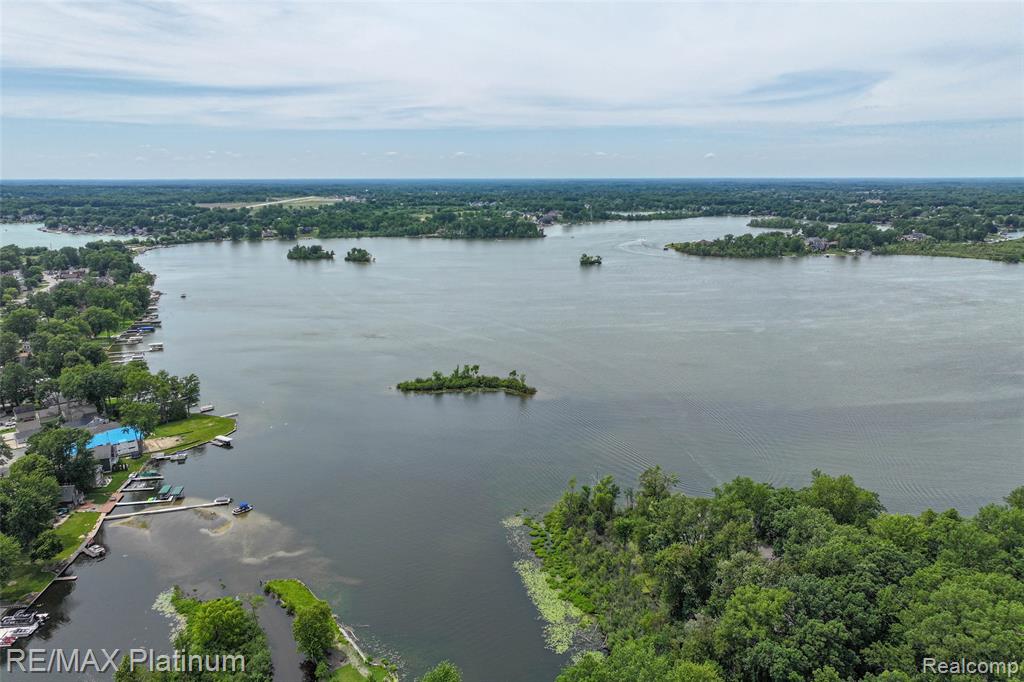 3154 PONEMAH Drive, Fenton, MI 48430 — Photo 47