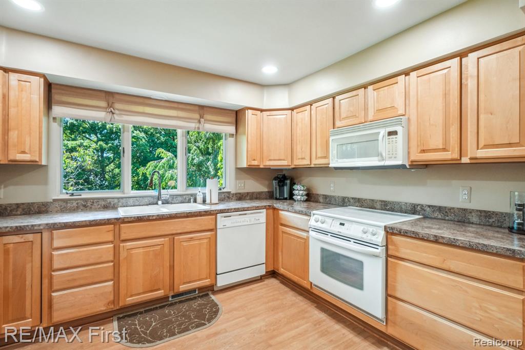4415 Chisholm Trail, Bloomfield Hills, MI 48301 — Photo 17