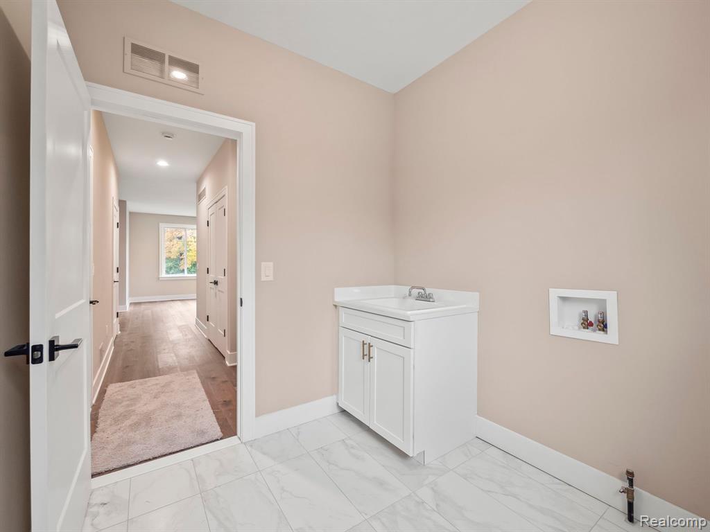 929 KIMBERLY Court, Troy, MI 48098 — Photo 37