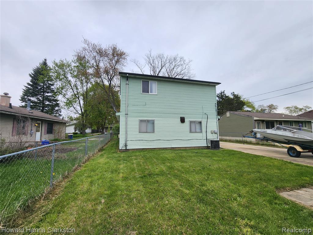 6679 Saline Drive, Waterford, MI 48329 — Photo 2