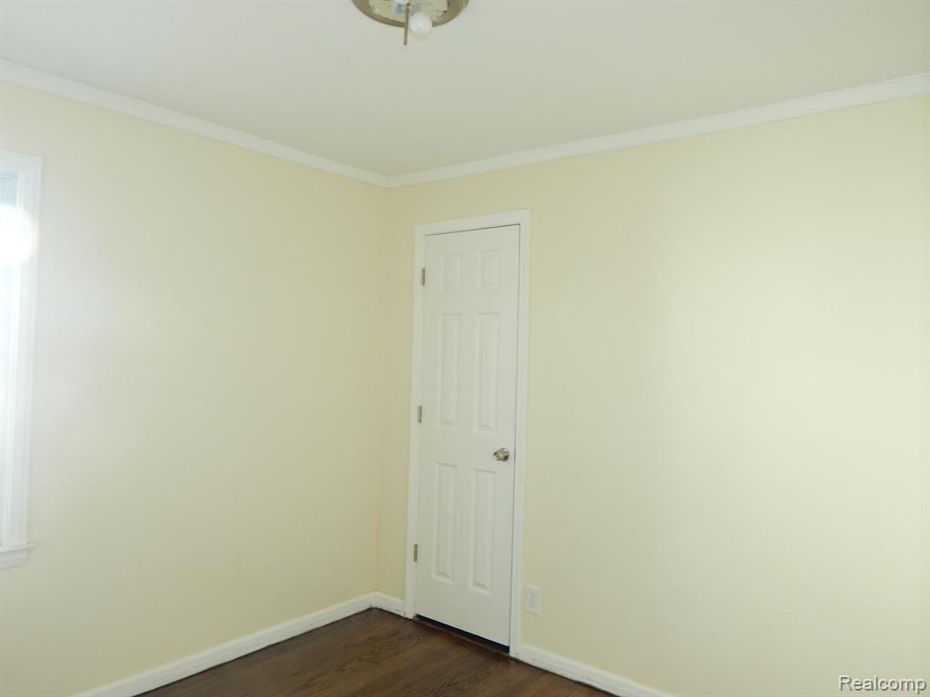 6868 Norborne Avenue, Dearborn Heights, MI 48127 — Photo 9