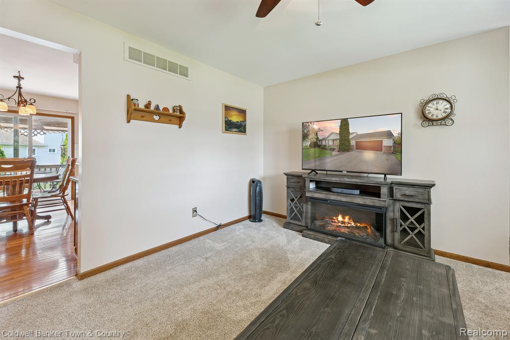 9361 SUMMERLAND Drive, Whitmore Lake, MI 48189 — Photo 14
