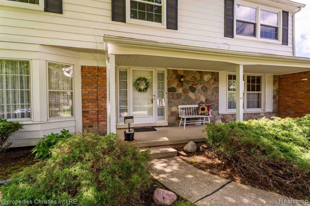 5600 Woodwind Drive, Bloomfield Hills, MI 48301 — Photo 2