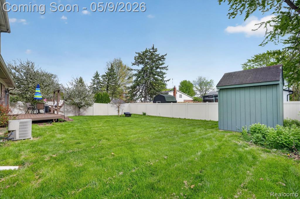 16621 Gatehouse Drive, Woodhaven, MI 48183 — Photo 40