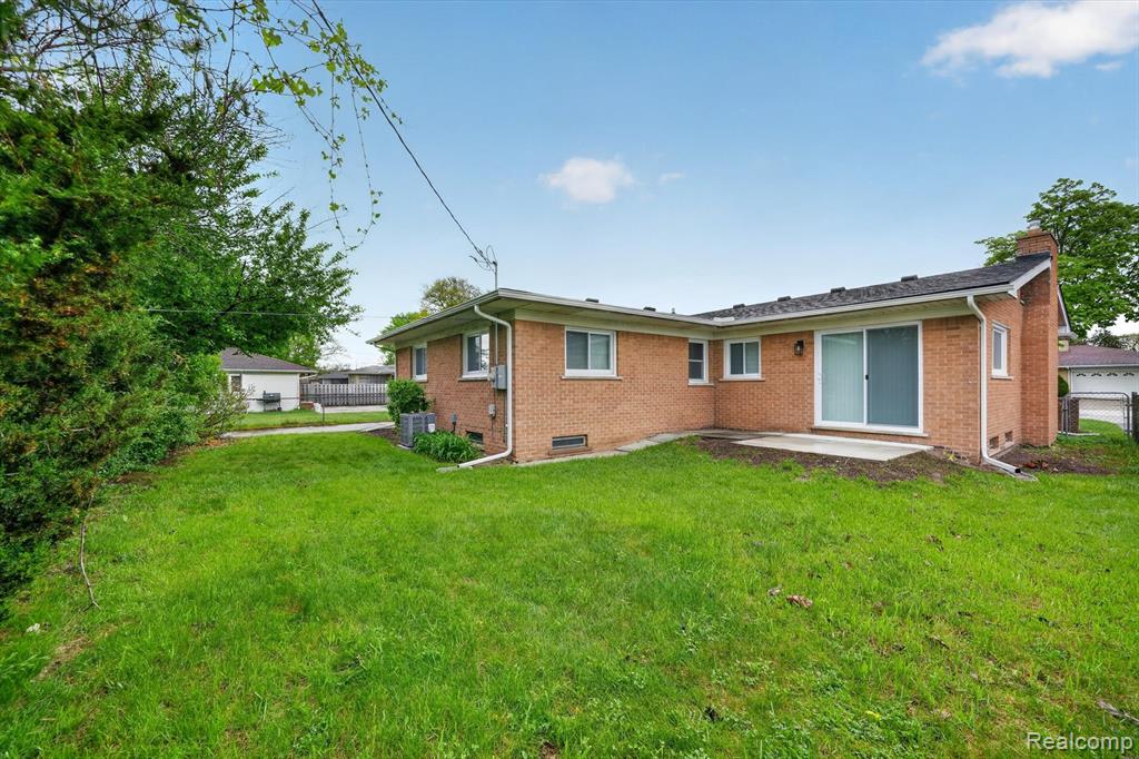 14203 Fenton, Redford, MI 48239 — Photo 24