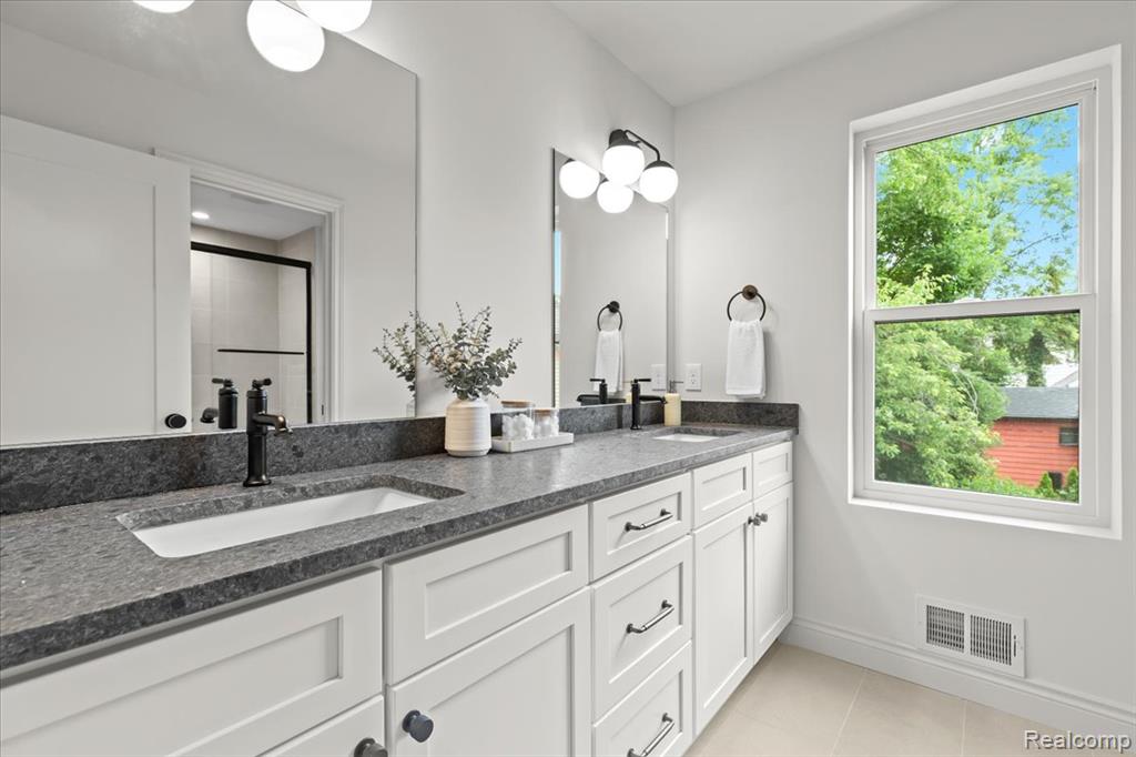 624 S Vermont Avenue, Royal Oak, MI 48067 — Photo 38