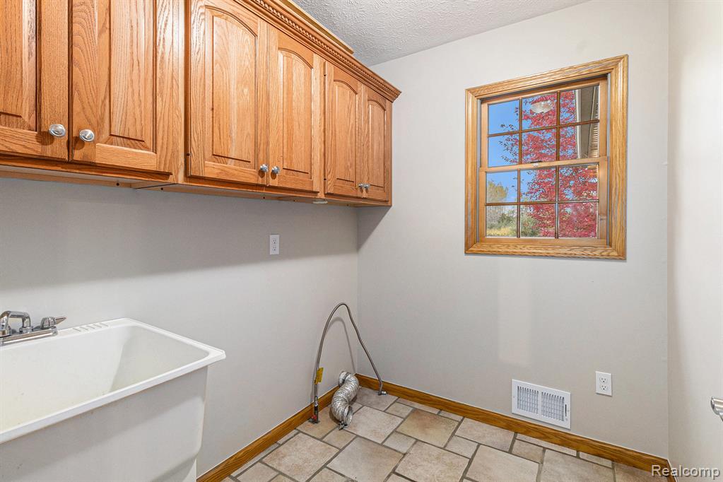 3598 Gannon Road, Howell, MI 48855 — Photo 22