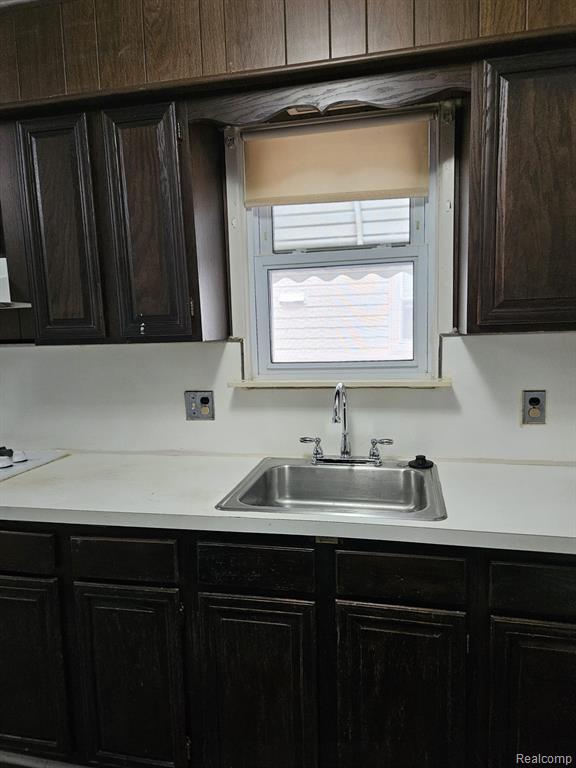 712 Garfield Avenue, Lincoln Park, MI 48146 — Photo 4