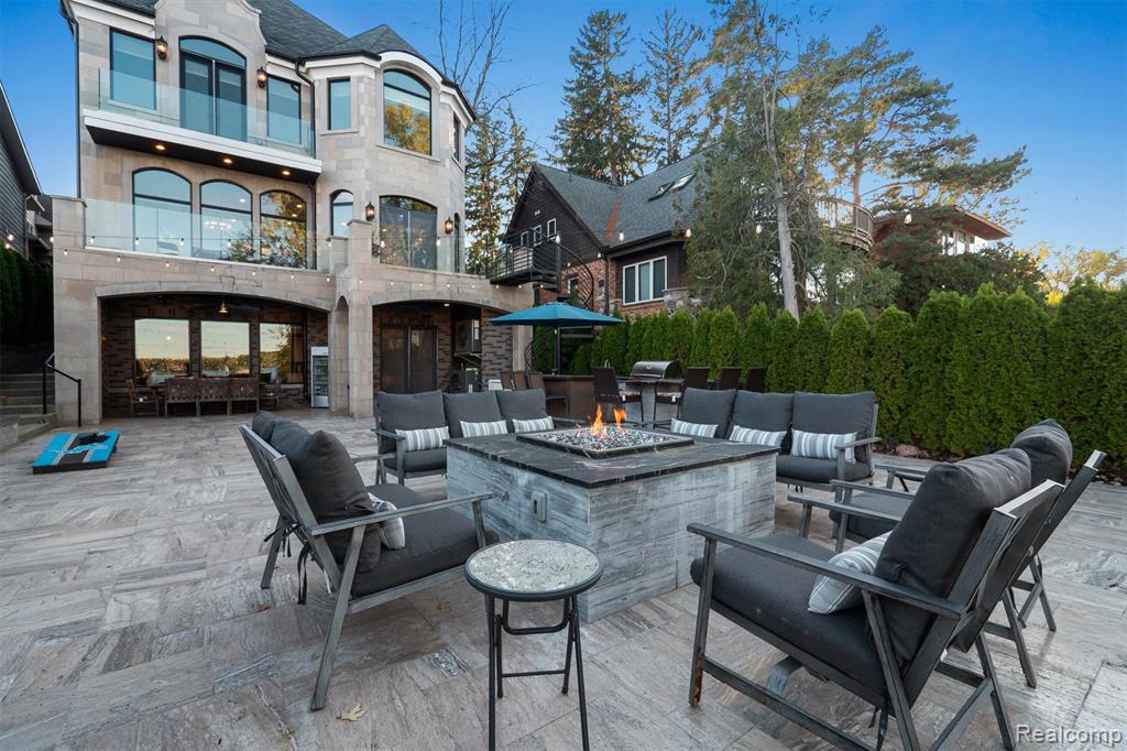 2390 Walnut Lake Road, West Bloomfield, MI 48323 — Photo 42