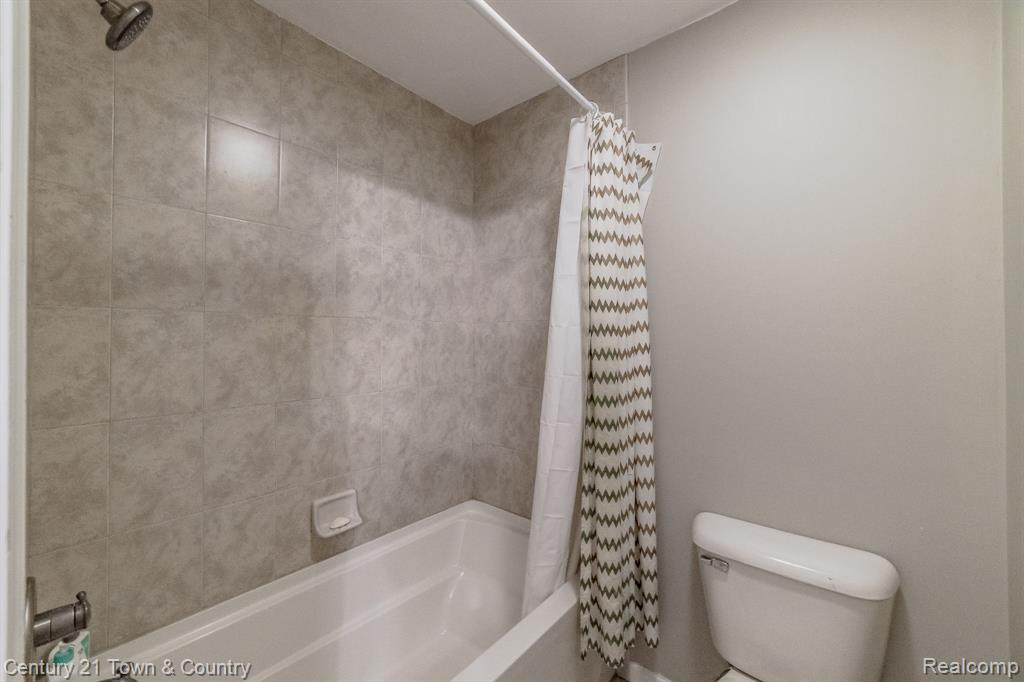914 SHREWSBURY Drive, Clarkston, MI 48348 — Photo 36