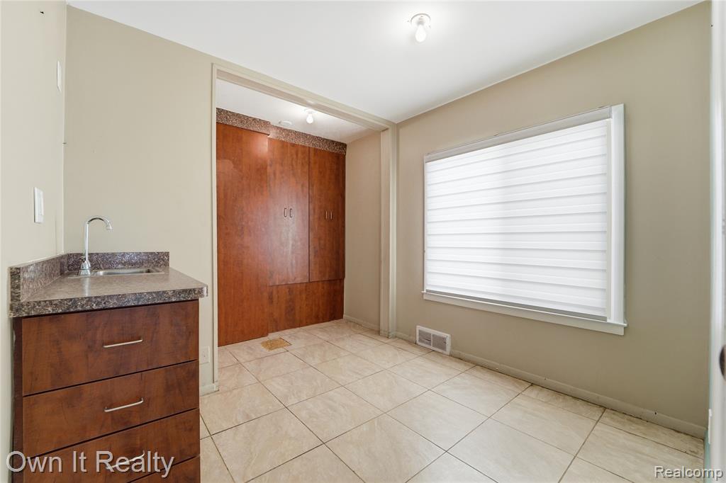 7247 Schaefer Road, Dearborn, MI 48126 — Photo 16