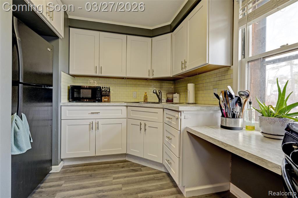 4009 Airport Road, Waterford, MI 48329 — Photo 8