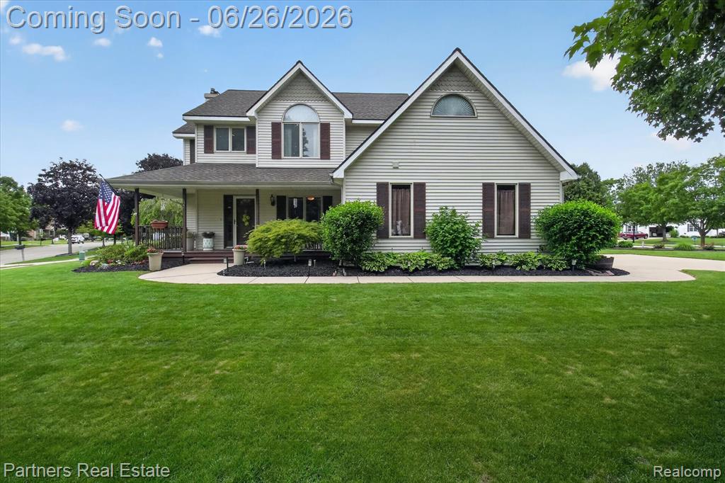 627 W Caledonia Street, Howell, MI 48843 — front exterior