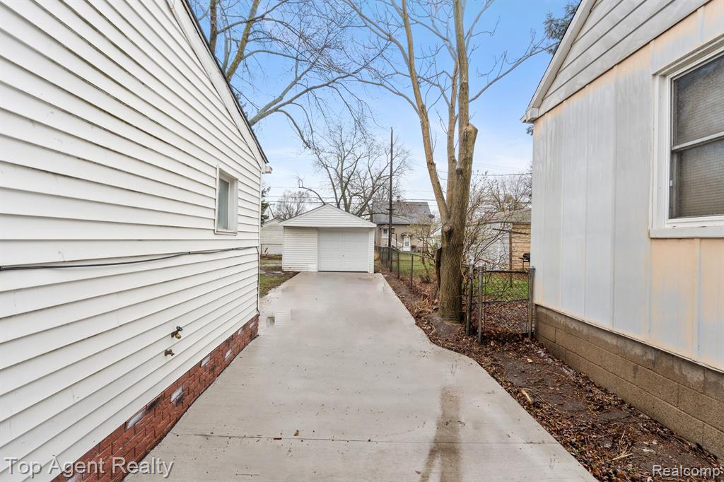 8684 LOZIER Avenue, Warren, MI 48089 — Photo 16