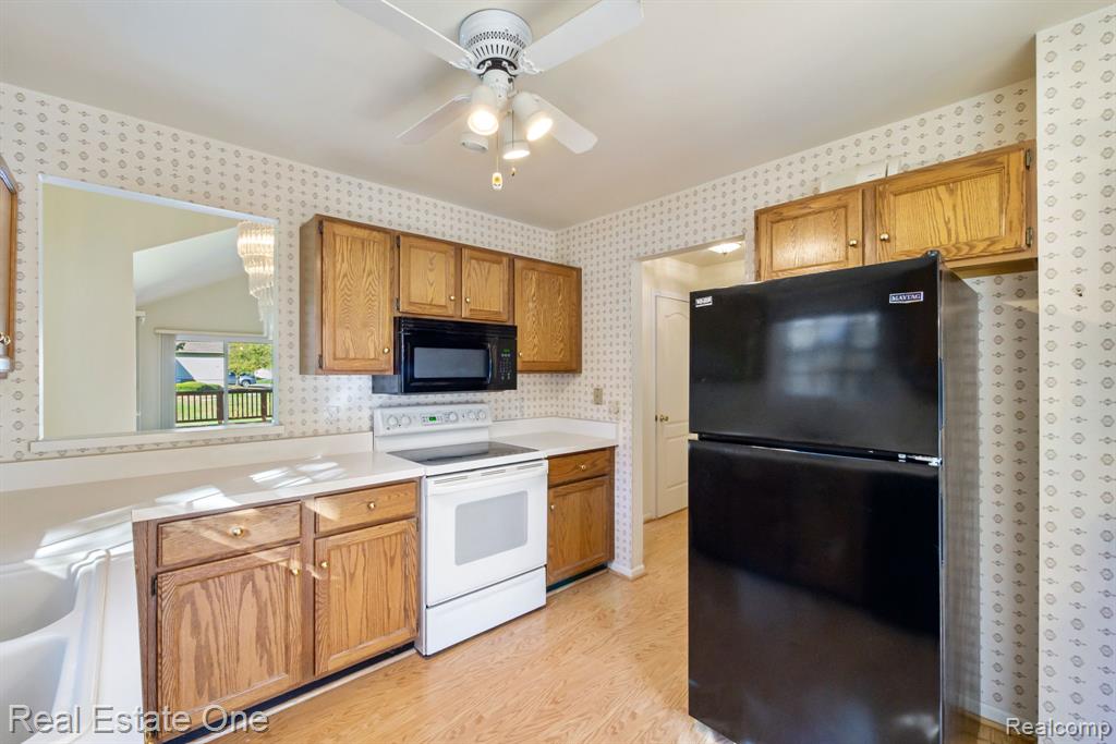 2588 Maple Forest Court, Wixom, MI 48393 — Photo 17