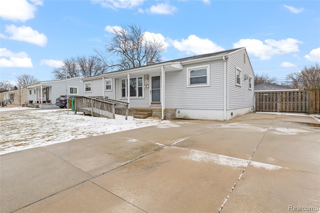 30801 Pardo Street, Garden City, MI — Photo 2