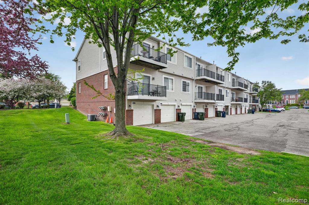 43027 Strand Drive, Sterling Heights, MI 48313 — Photo 31