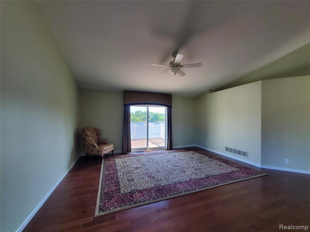 7281 Hawthorne Circle, Goodrich Vlg, MI — Photo 12
