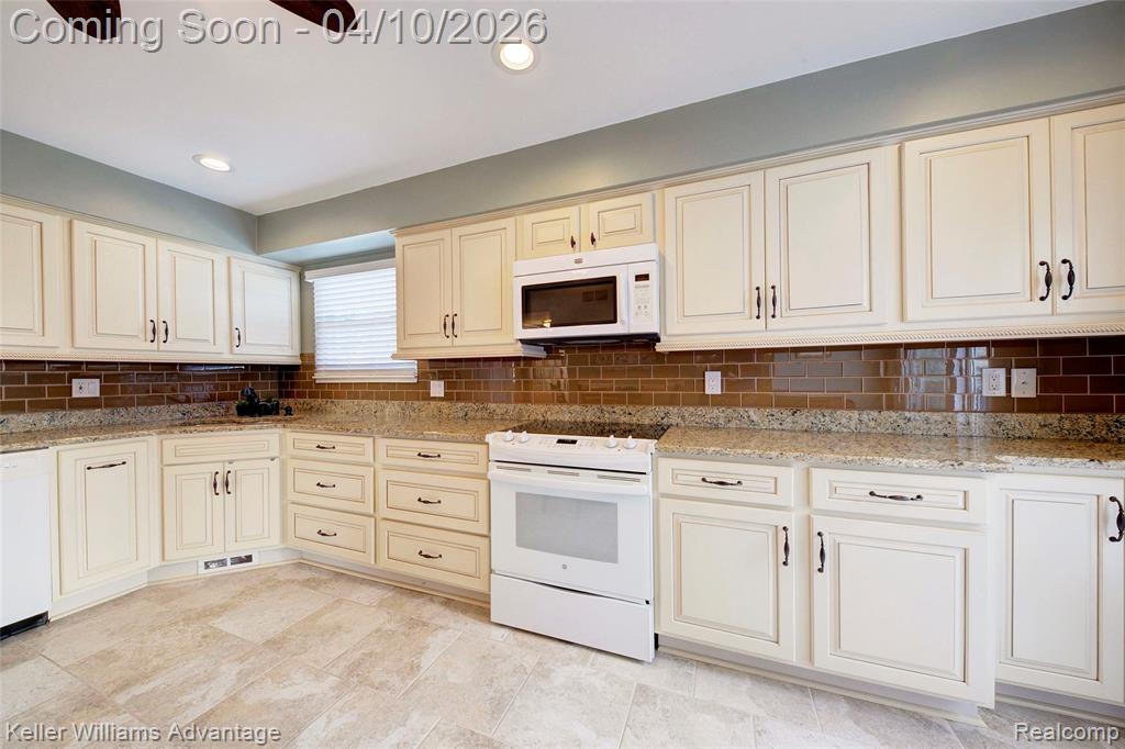42092 Queen Anne Court, Northville, MI 48167 — Photo 18