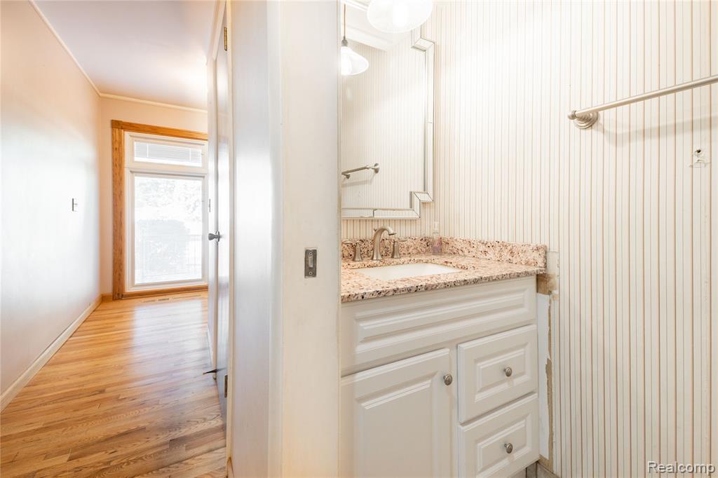 5035 Hillcrest Court, Trenton, MI 48183 — Photo 18