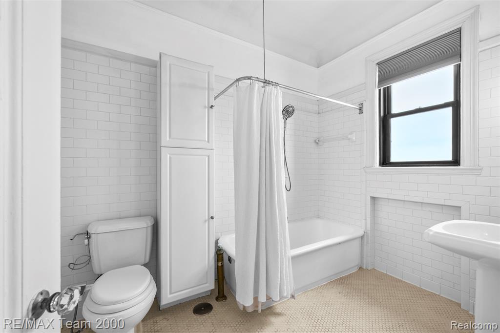 2900 E Jefferson Avenue, 61-C8, Detroit, MI 48207 — Photo 24