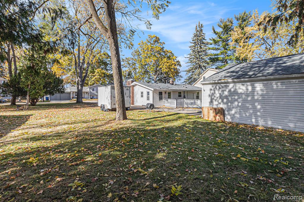 941 Marvell Place, Waterford, MI 48327 — Photo 24