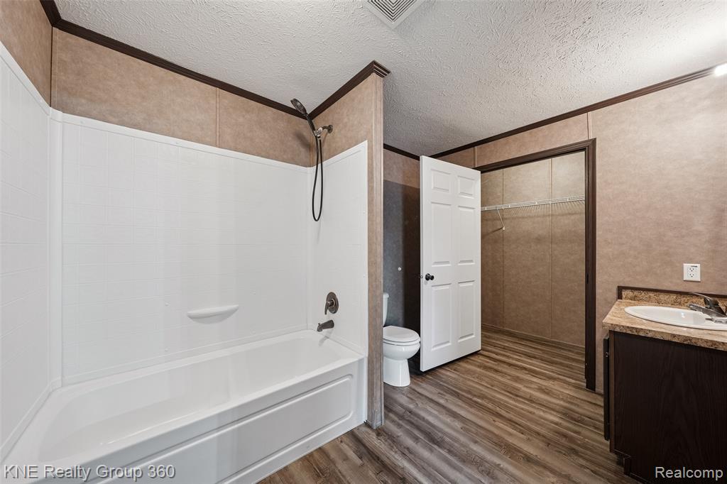 5790 Comanche Lane, Howell, MI 48843 — Photo 37