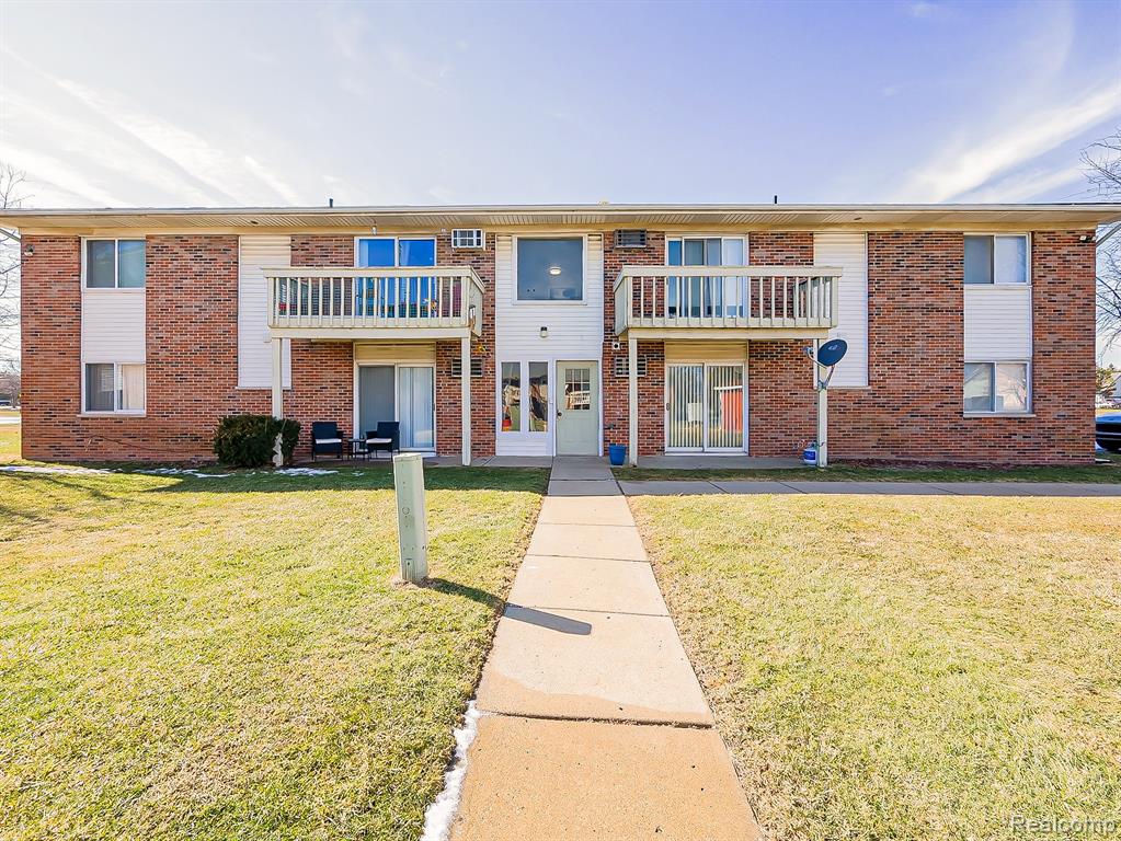825 S Grand Avenue, Fowlerville, MI 48836 — Photo 23
