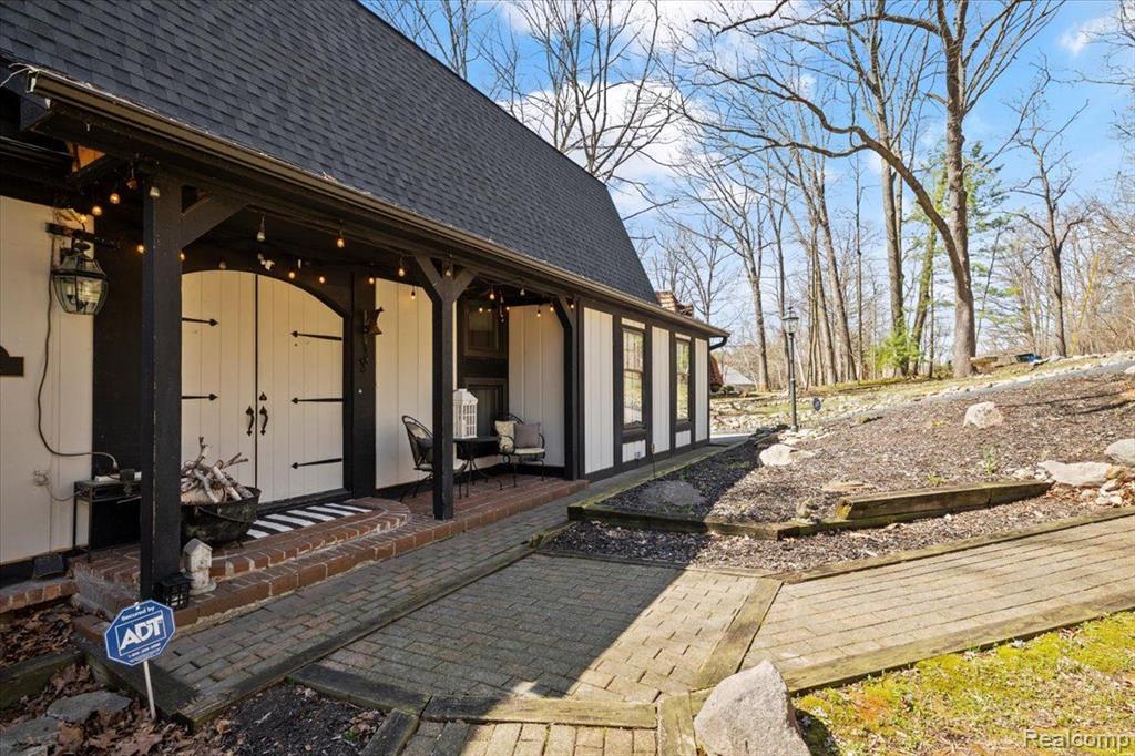 6885 DEERHILL Drive, Clarkston, MI — Photo 5
