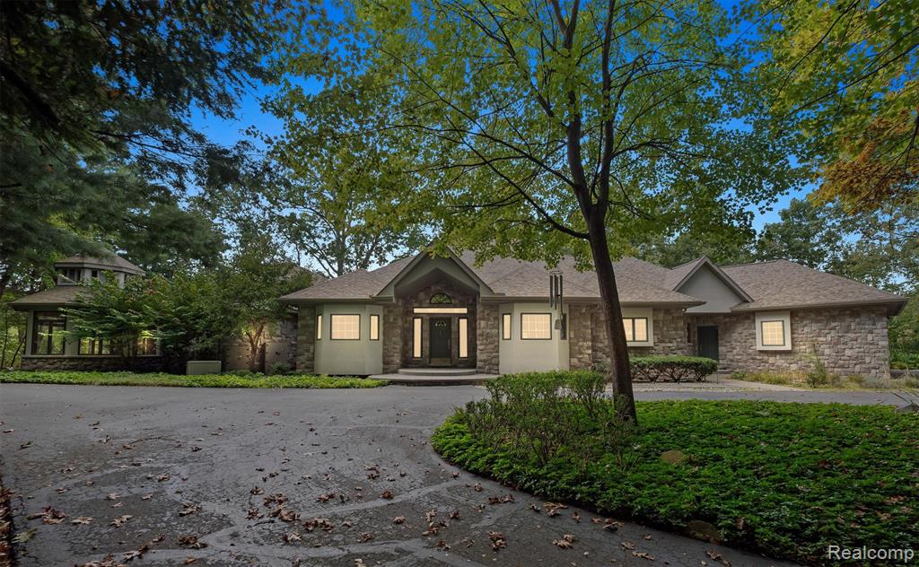 9736 Cross Creek Drive, South Lyon, MI 48178 — front exterior