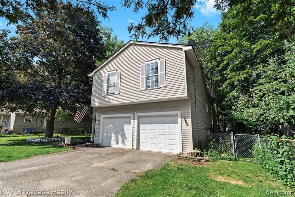 4665 Lakeborn Drive, White Lake, MI 48383 — Photo 4