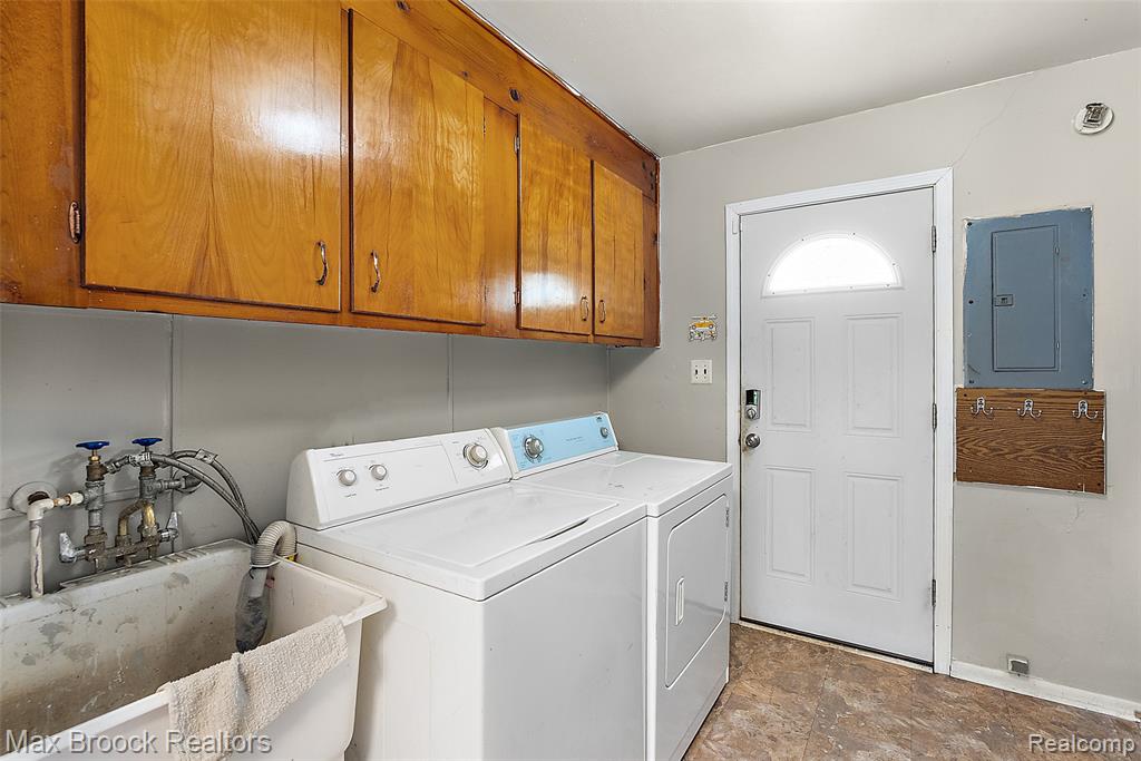 41 E Madge Avenue, Hazel Park, MI 48030 — Photo 16