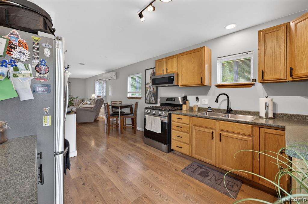 6354 Lapeer Road, Burton, MI 48509 — Photo 24