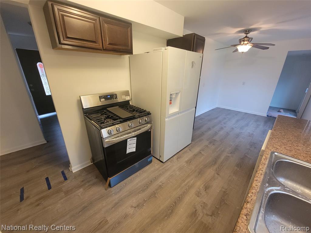8753 LOZEN Drive, Sterling Heights, MI 48313 — Photo 8
