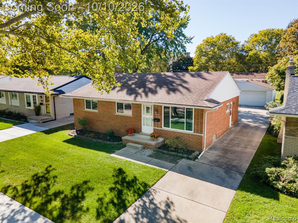369 N Chocolay Avenue, Clawson, MI