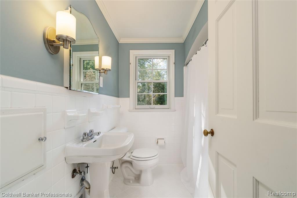 499 Sunningdale Drive, Grosse Pointe Woods, MI 48236 — Photo 35