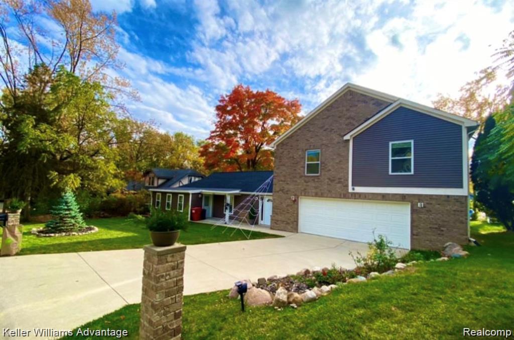 4066 Fieldview Avenue, West Bloomfield, MI 48324 — front exterior