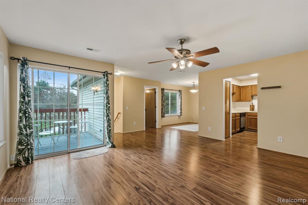 924 Saybrook Drive, Waterford, MI 48327 — Photo 9