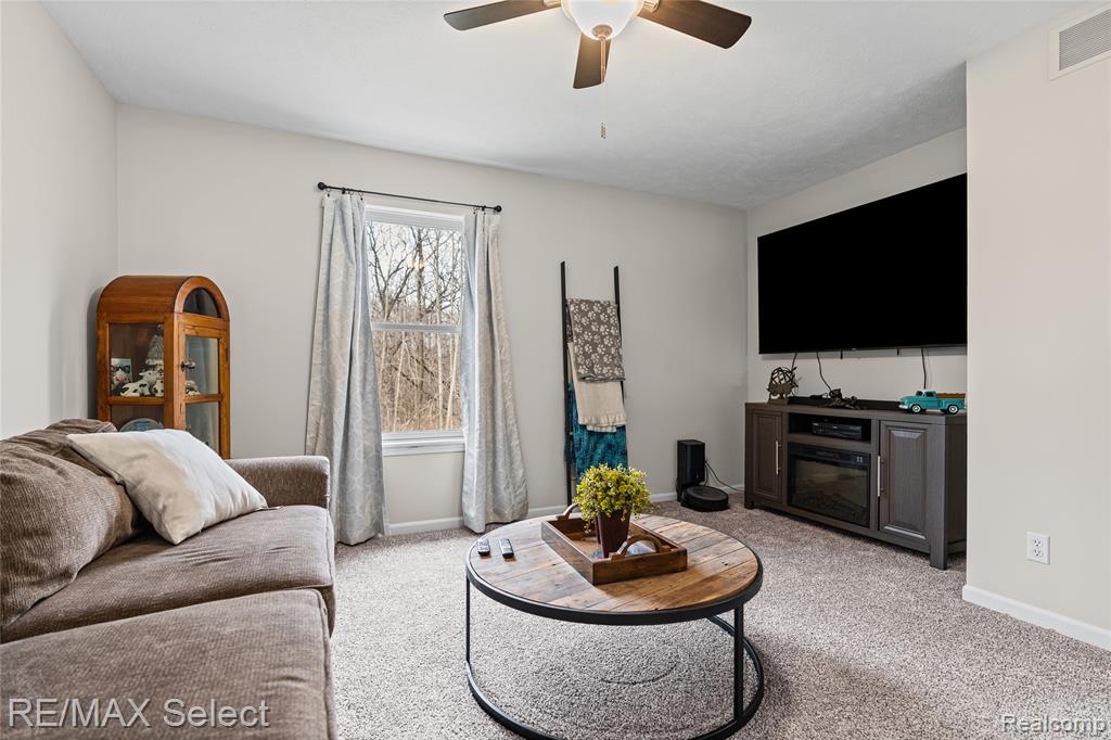 185 Laura Lane, Linden, MI 48451 — Photo 33