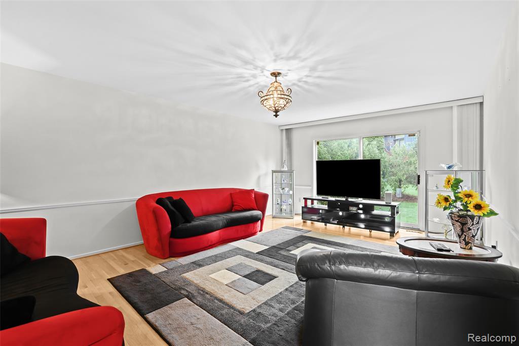 6034 Beachwood Drive, West Bloomfield, MI 48324 — Photo 16