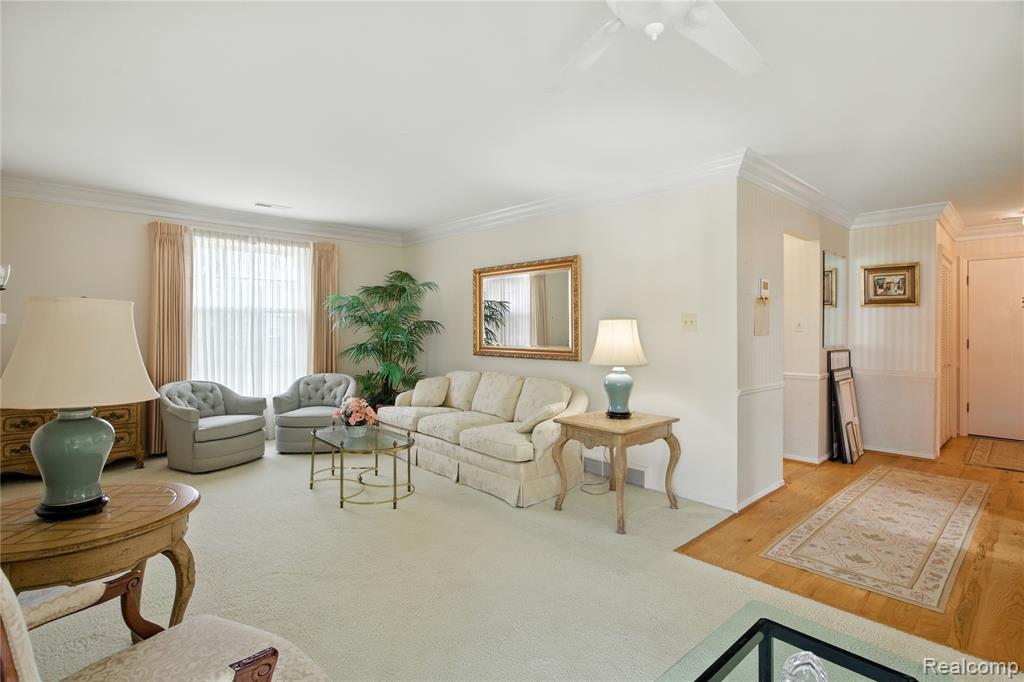 19710 W 13 Mile Road, 211, Beverly Hills, MI 48025 — Photo 8