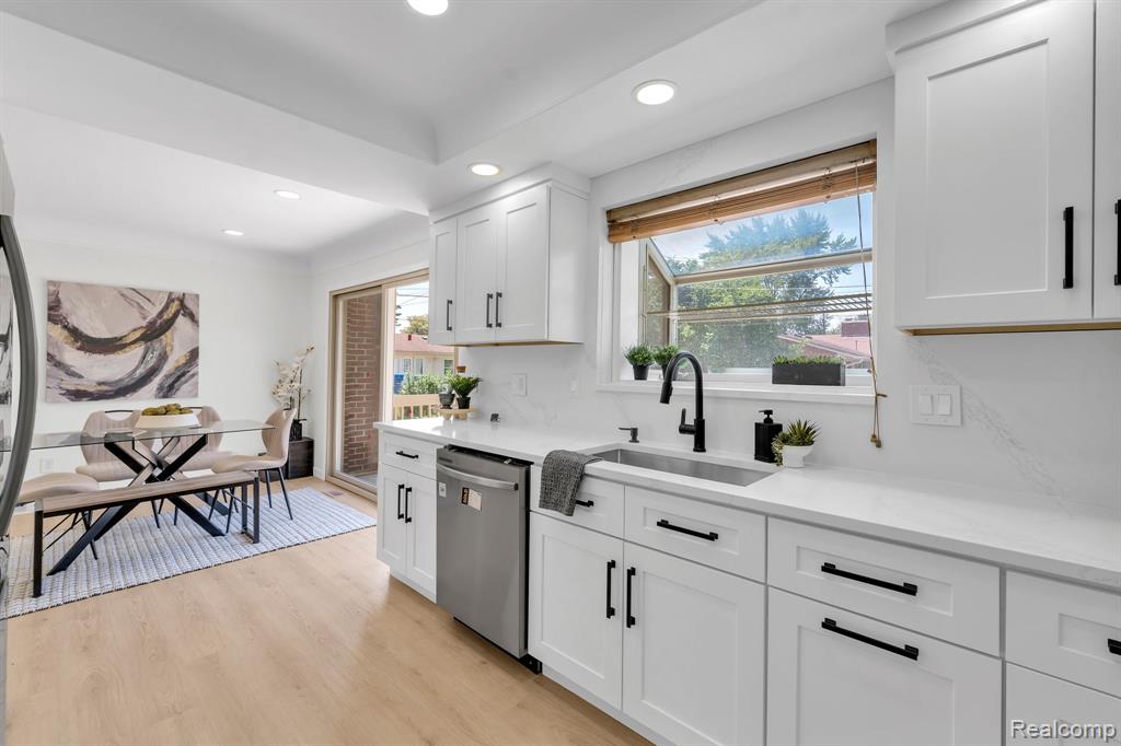26327 Woodworth Circle, Dearborn Heights, MI 48127 — Photo 15