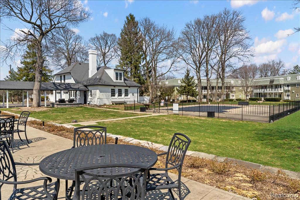 42160 Woodward Avenue, 17, Bloomfield Hills, MI 48304 — Photo 23