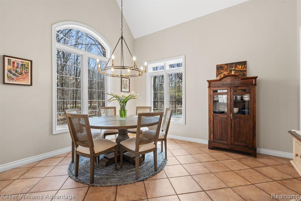 2026 HUNTERS CREEK Drive, Ypsilanti, MI 48198 — Photo 12